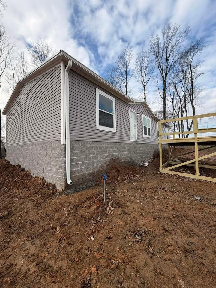 All forms of Siding metal and vynl for KY Gutter Pro & Specialty Roofing Systems in Monticello, KY