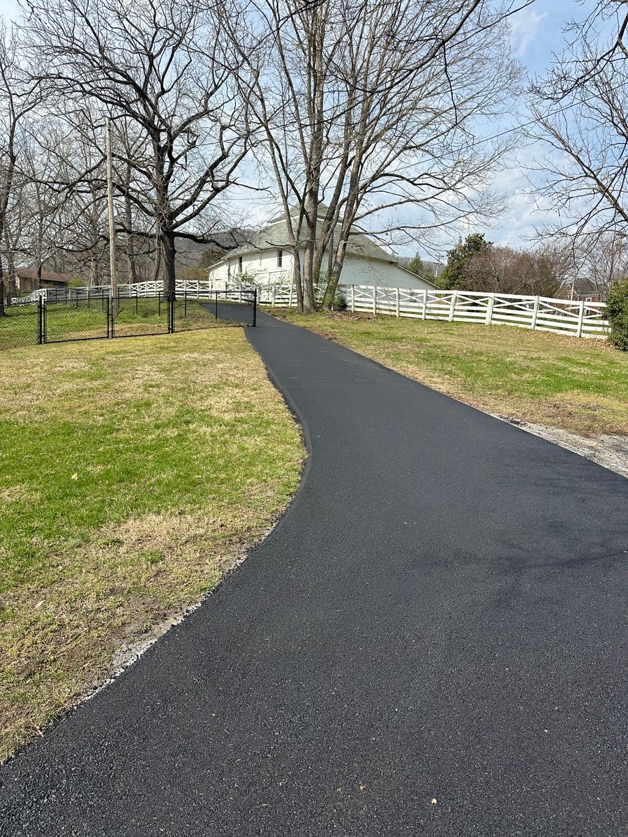Asphalt Paving for Metzler Paving and Sealcoating LLC in Jacksboro, TN