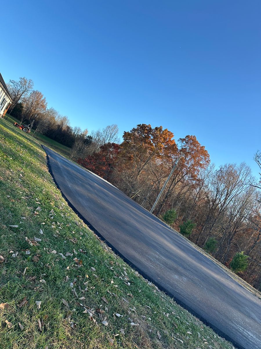 Asphalt Paving for Metzler Paving and Sealcoating LLC in Jacksboro, TN