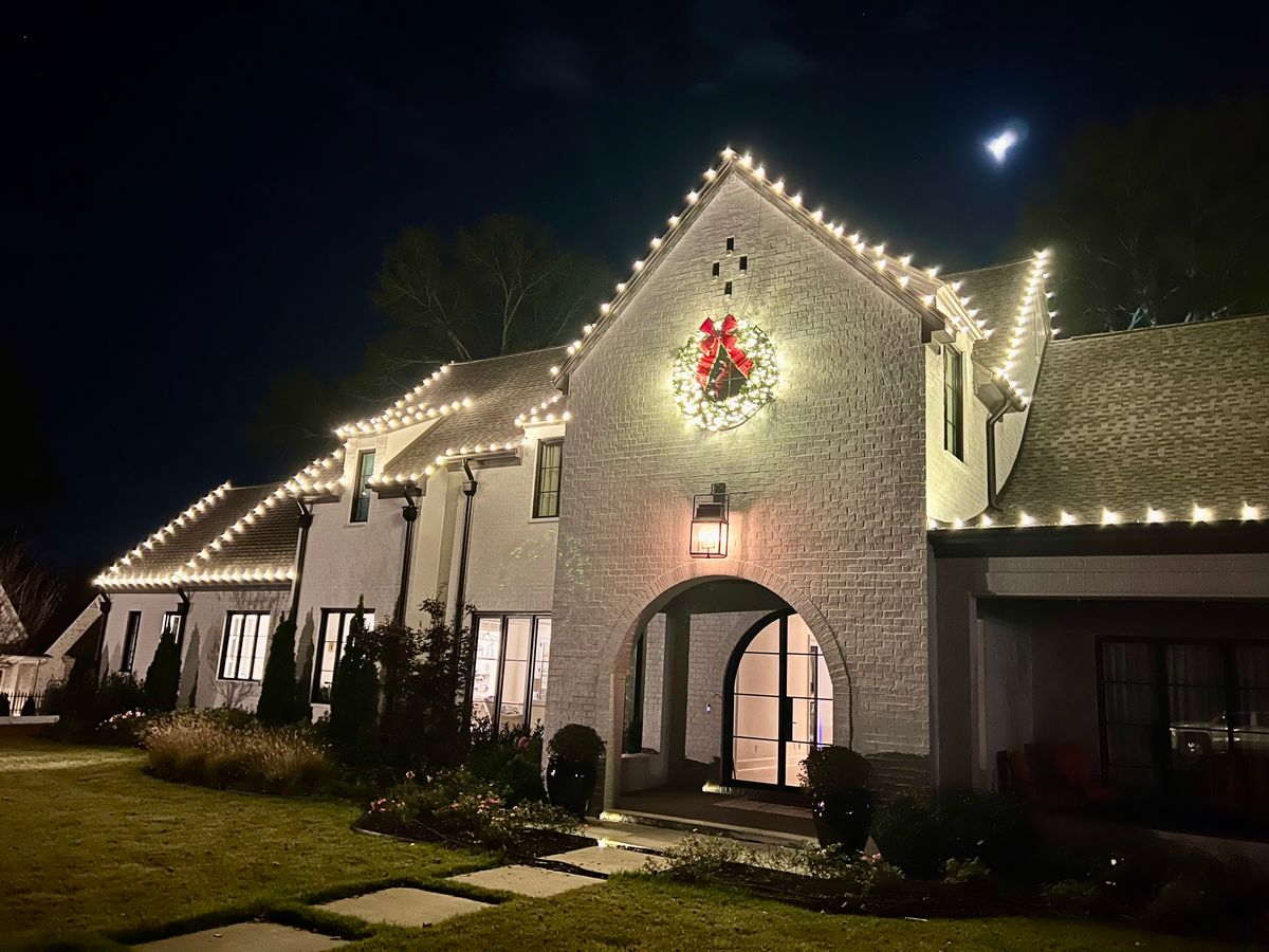 Christmas lighting & Decor for Delta Lightscapes Outdoor Lighting in Memphis, TN
