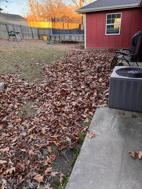 Fall Leaf Cleanup & Removal for Pureleaf Lawncare LLC in Springdale, AR