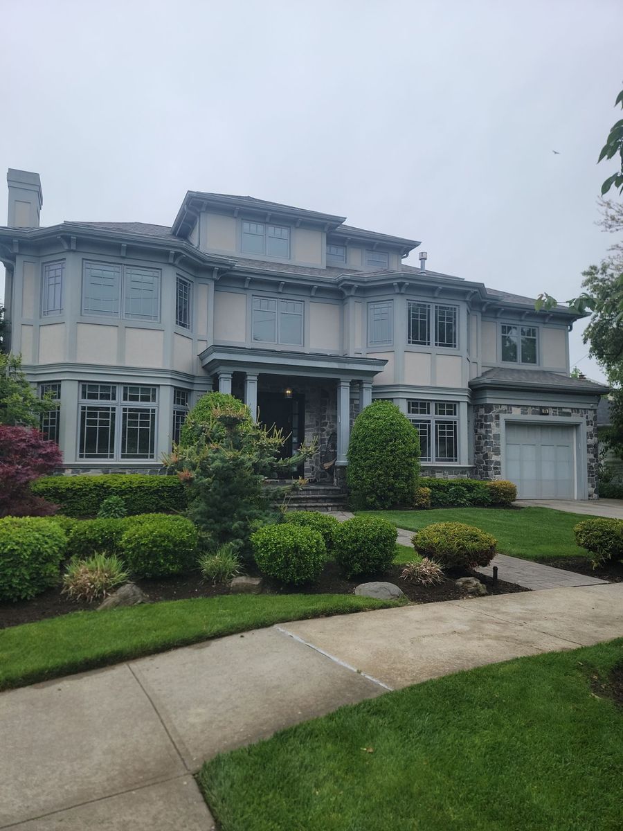 High-End Residential Landscape Maintenance for Elegant Lawns & Landscaping in New York, NY
