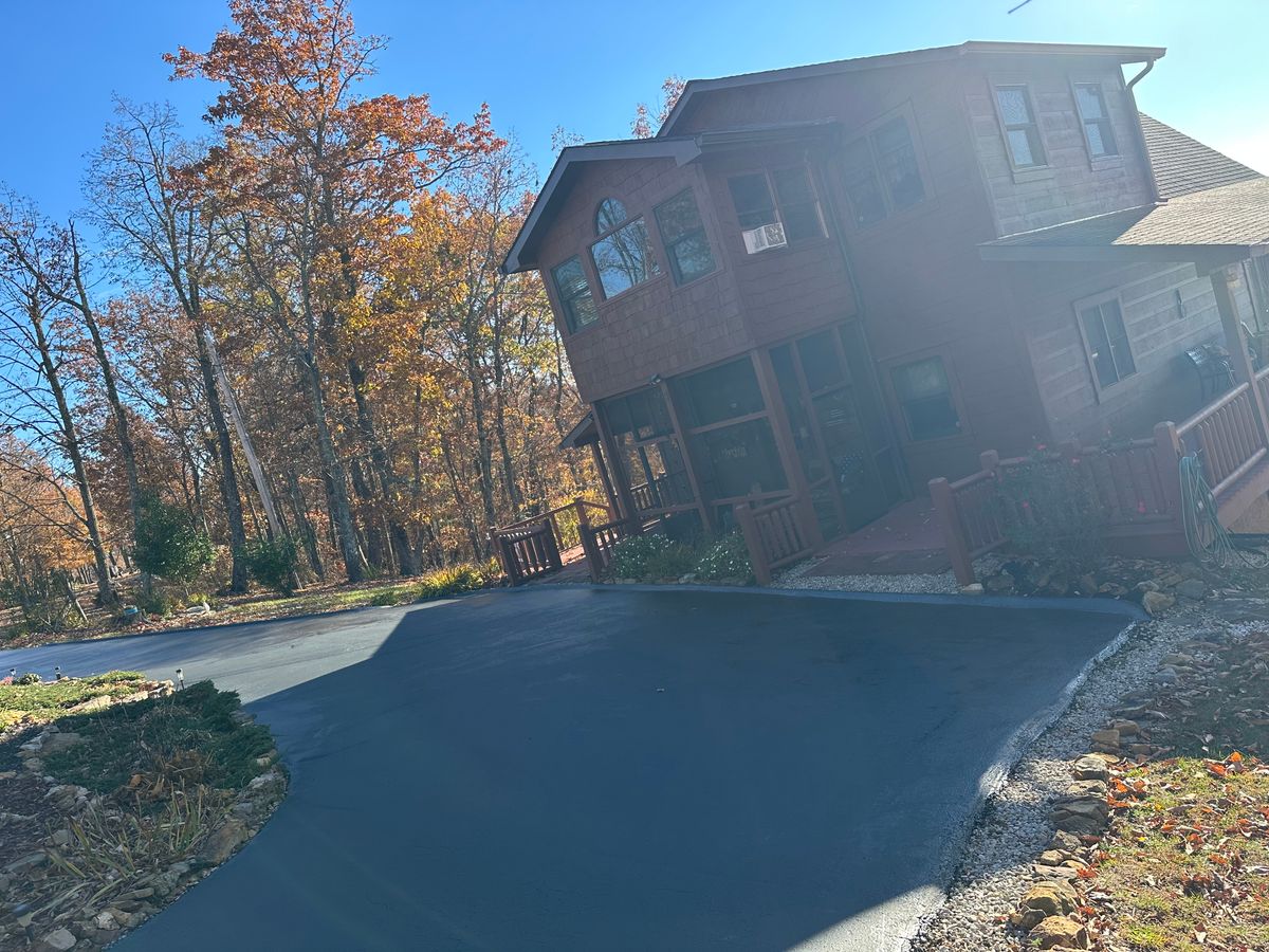 Asphalt Paving for Metzler Paving and Sealcoating LLC in Jacksboro, TN