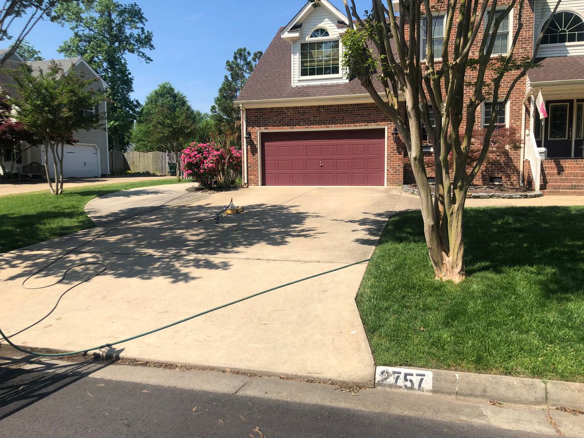 Driveway and Sidewalk Cleaning for Coastline Services  in Chesapeake, VA