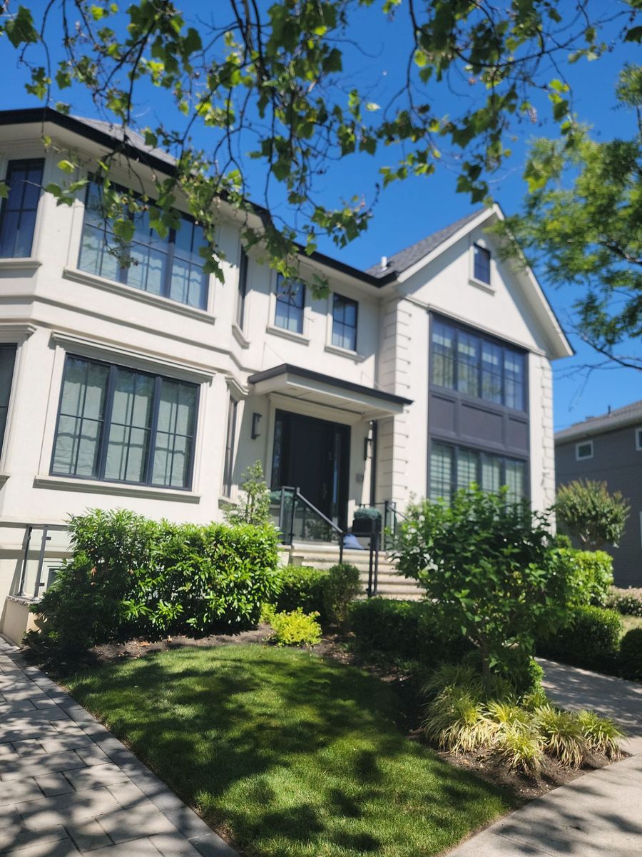 High-End Residential Landscape Maintenance for Elegant Lawns & Landscaping in New York, NY