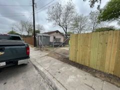 Fencing for Enriquez Home Improvement in San Antonio , TX