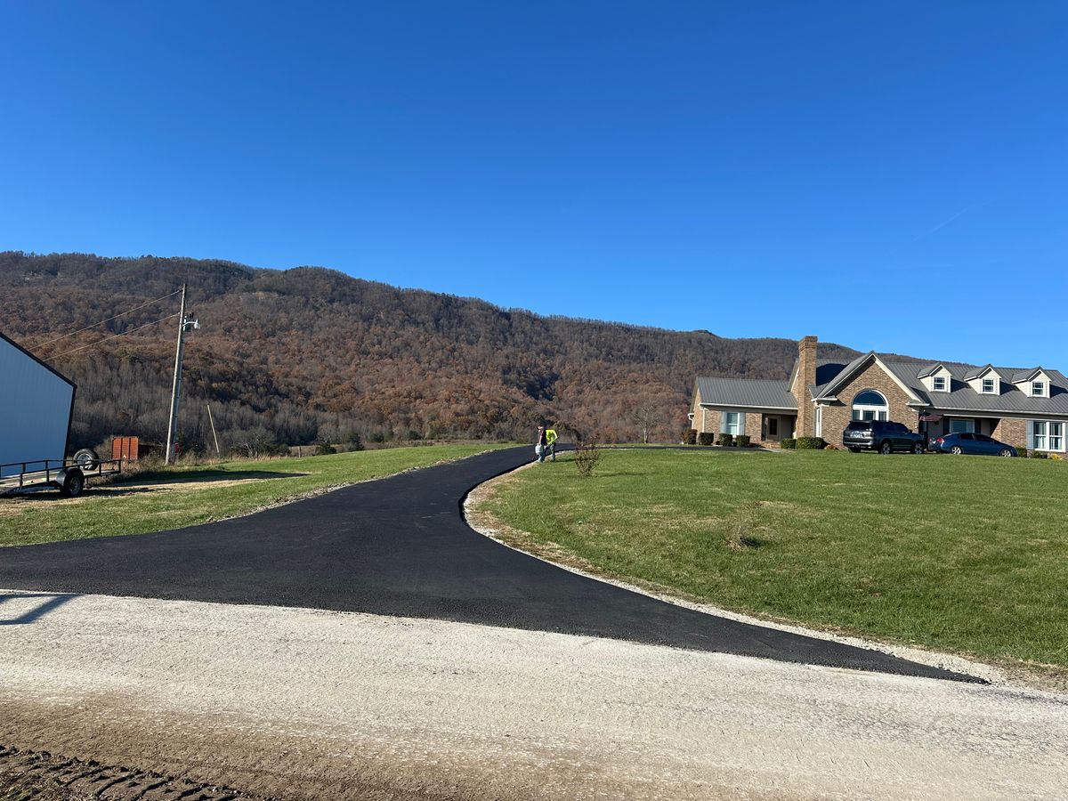 Asphalt Paving for Metzler Paving and Sealcoating LLC in Jacksboro, TN