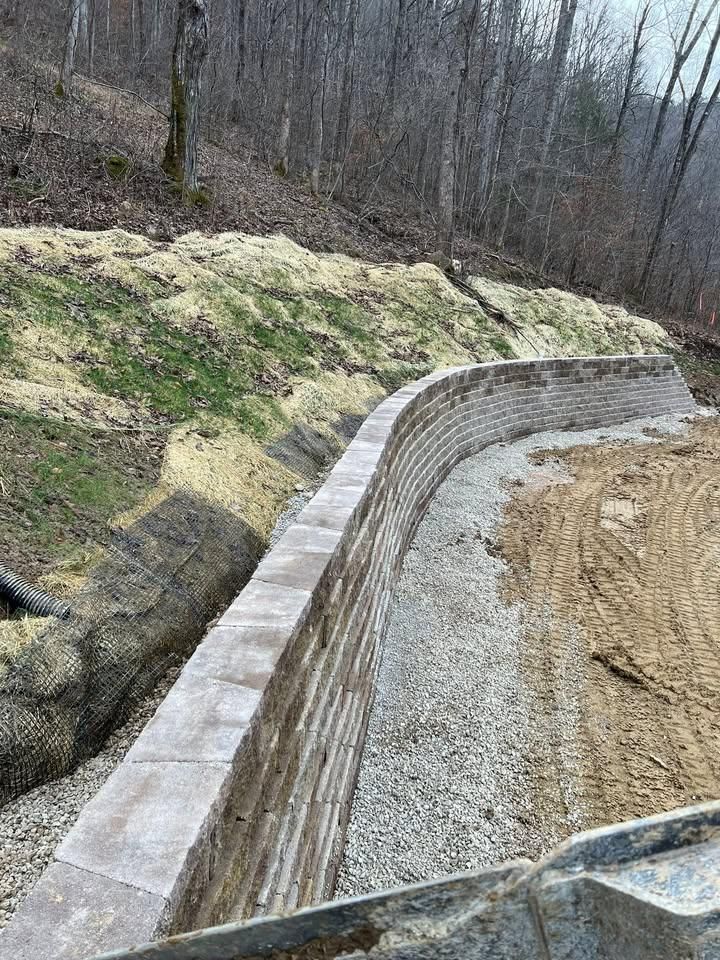 Curbing for Dust Till Dawn Lawn in London, Kentucky