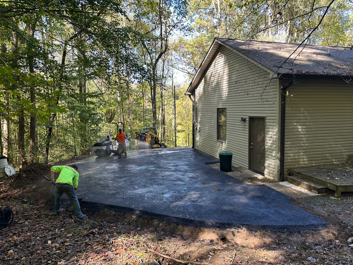 Asphalt Paving for Metzler Paving and Sealcoating in Jacksboro, TN
