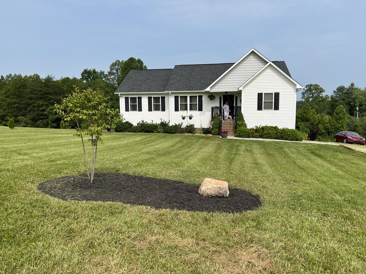 Mulch Installation for Virginia Yard Pros in Appomattox, VA