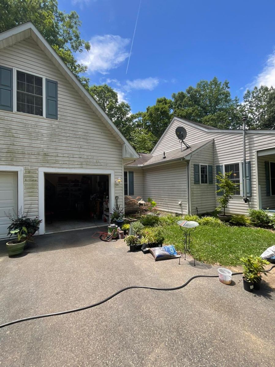 Driveway & Sidewalk Cleaning for Performance Pressure & Soft Washing, LLC in Fredericksburg, VA