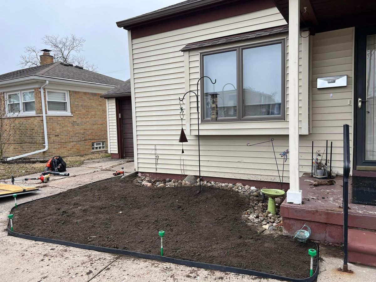 Mulch Installation for Macomb Co. Outdoor Services in Macomb County, MI