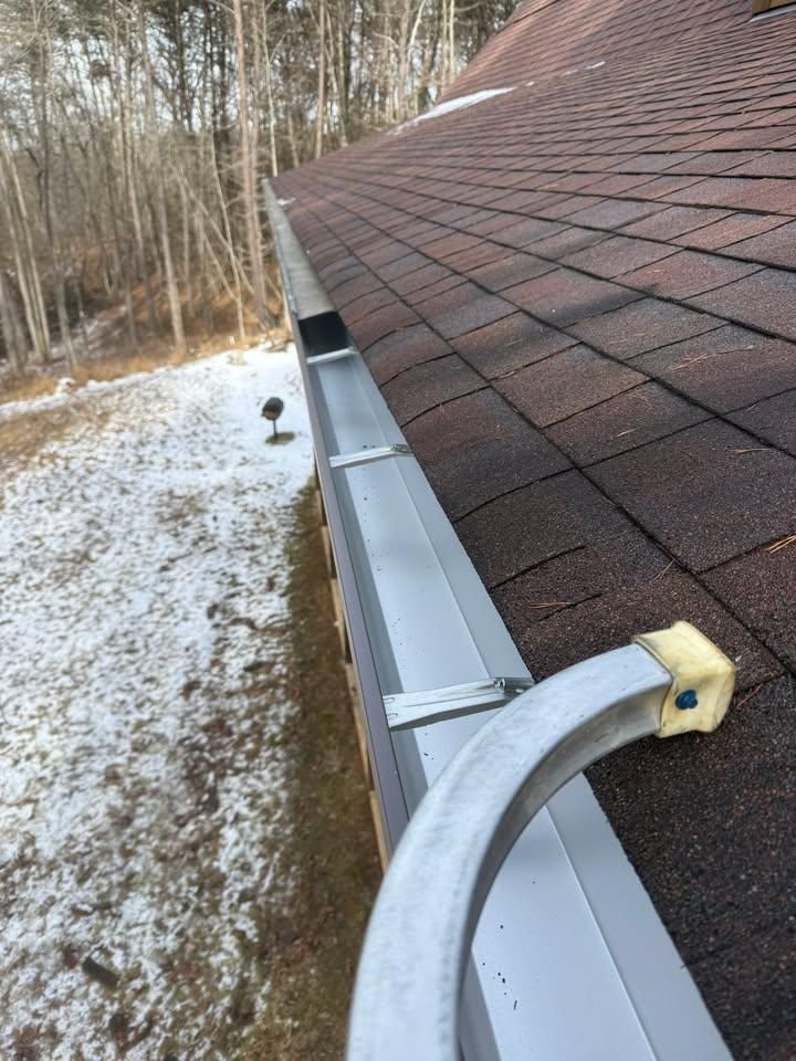 Roofing Installation for Top Hand Roofing and Gutter in Pomeroy, OH