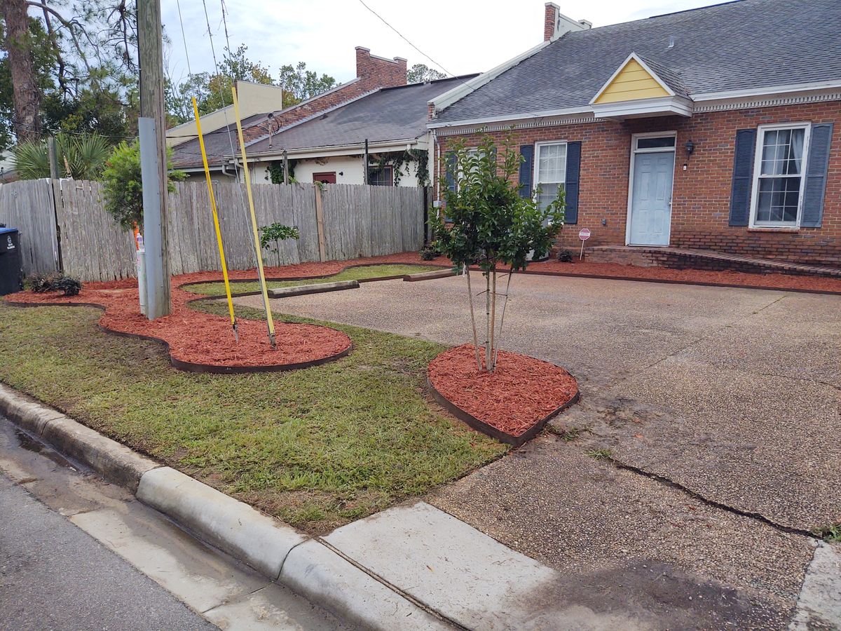 Mulch Installation for Down & Dirty Lawn Svc  in Tallahassee, FL