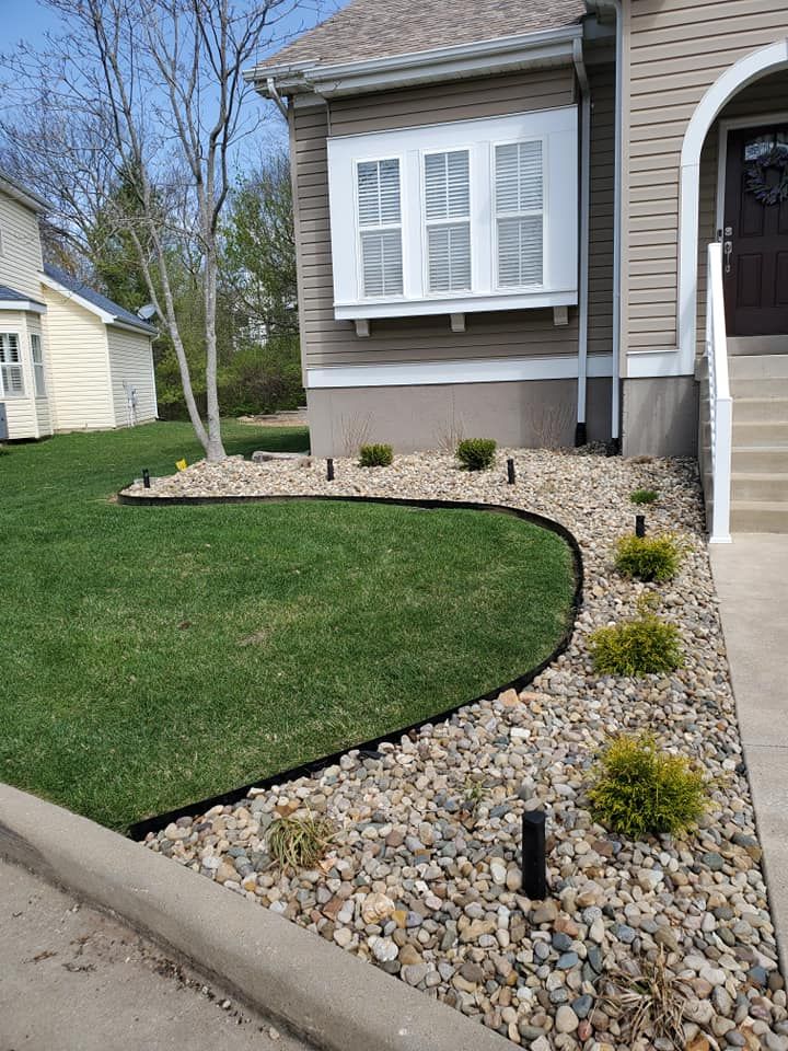Mulch Installation for Contemporary Landscape in St. Louis, MO