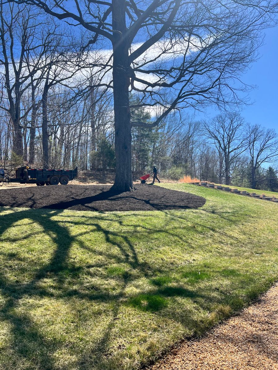 Mulch Installation for Valencia’s Lawncare in Charlottesville, VA
