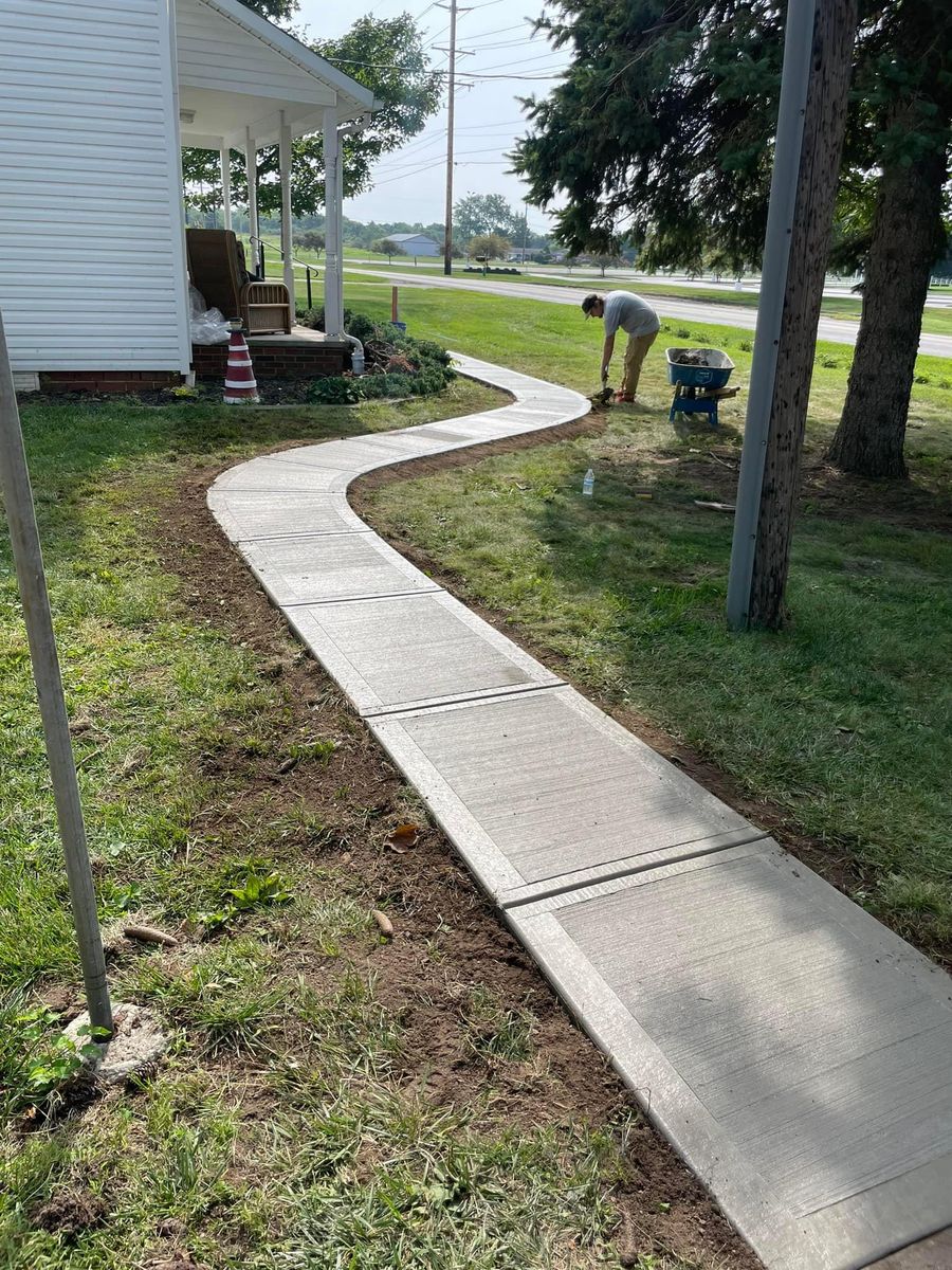 Sidewalk Installation for Mid Ohio Concrete in Pickerington, OH