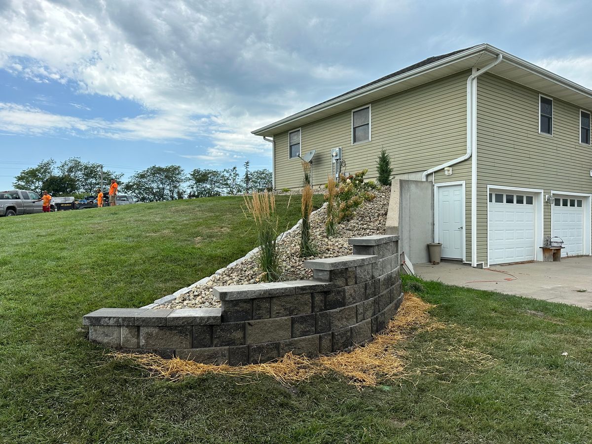 Hardscape Design and Installation for Thomas' Lawn Care in Maryville, MO