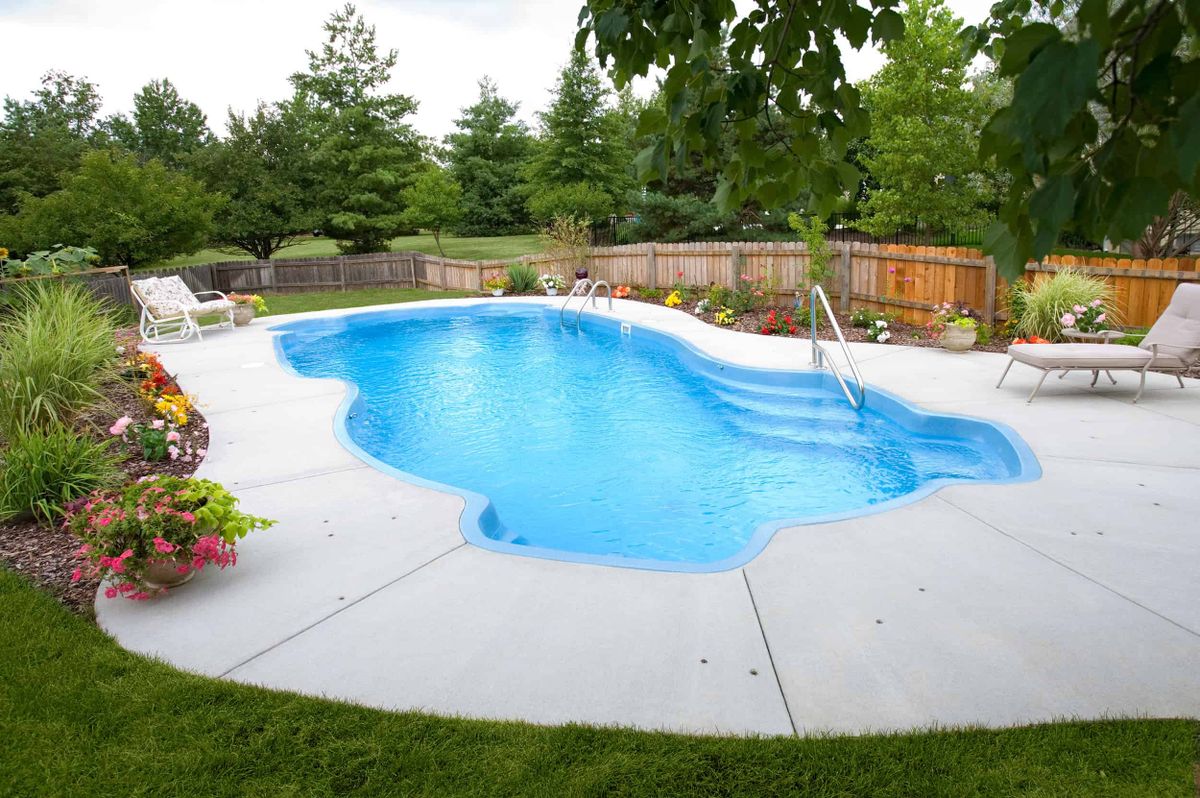 Custom Pool Design for Romoland General Contractor & Pools Inc. in Fontana, CA