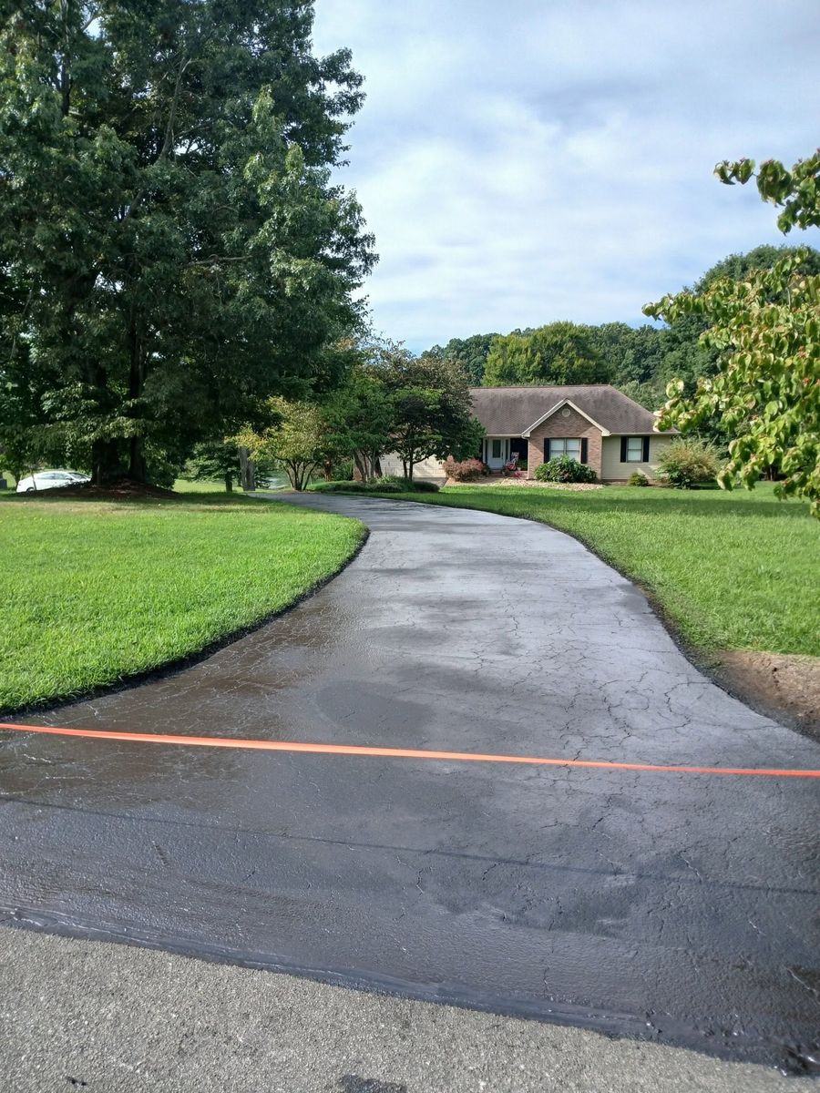 Sealcoating for Asphalt Animals in Little Rock, AR