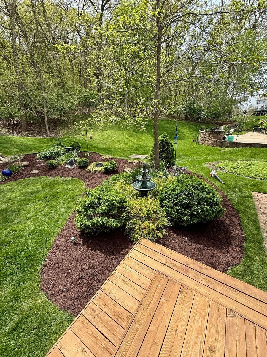 Mulch Installation for Green Sweep Lawn and Landscape in Eureka, MO