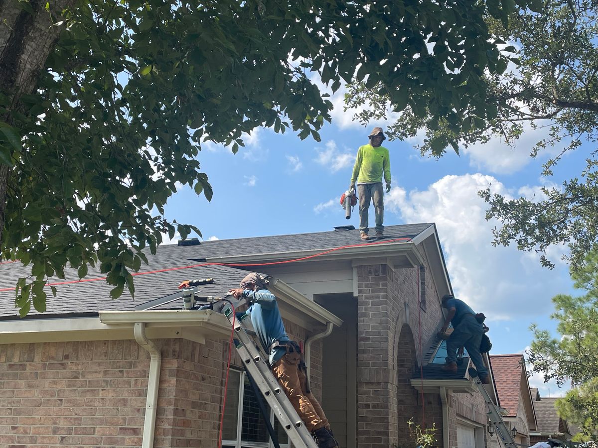 Roof Repair Services for E & E Roofing & Exteriors LLC in Baytown, TX