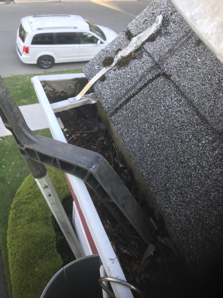 Gutter / Eavestrough Cleaning for Prestige Construction and Cleaners in Schenectady, NY