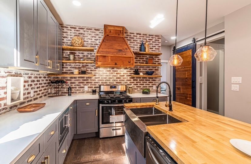 Kitchen and Cabinet Refinishing for L.P. Contractors in San Antonio, Texas