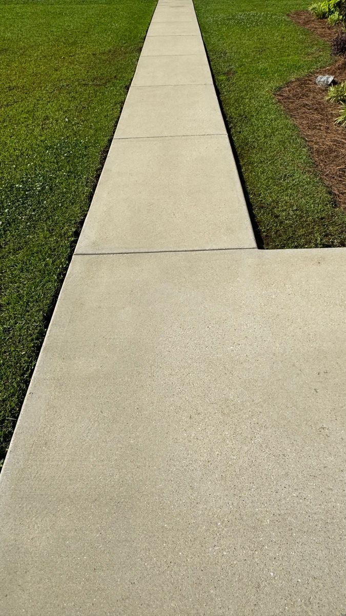 Driveway/Sidewalks Cleaning for FunderFlow Commercial and Residential Pressure Washing Inc in Tupelo, MS