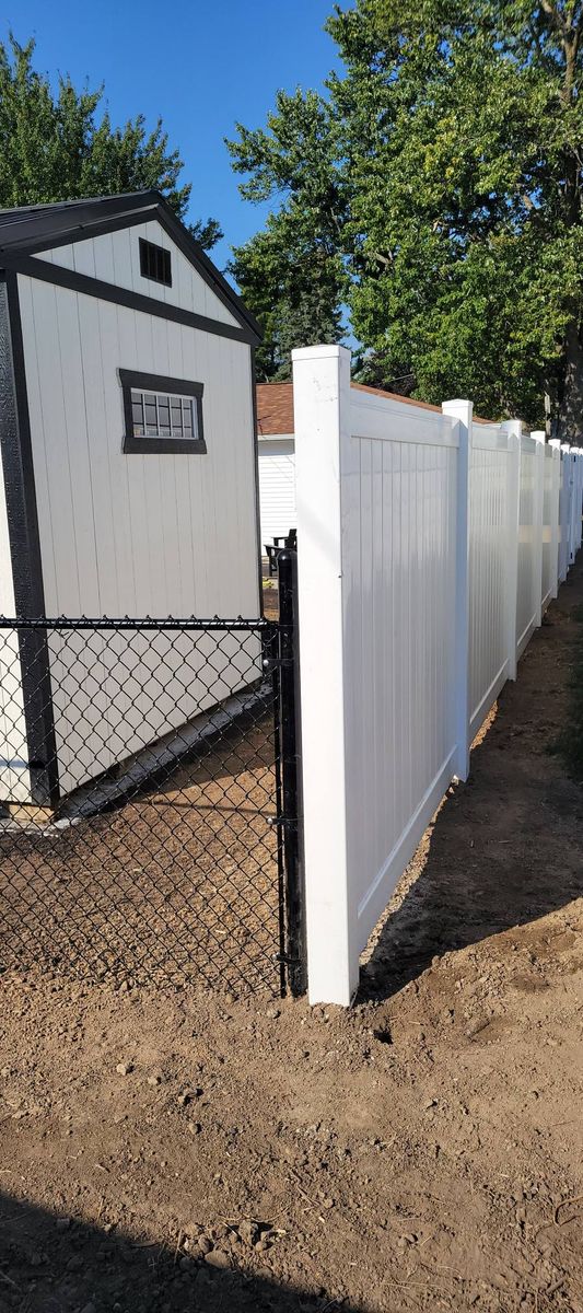 Fence Installation for Friedrich Fence in Sterling, IL