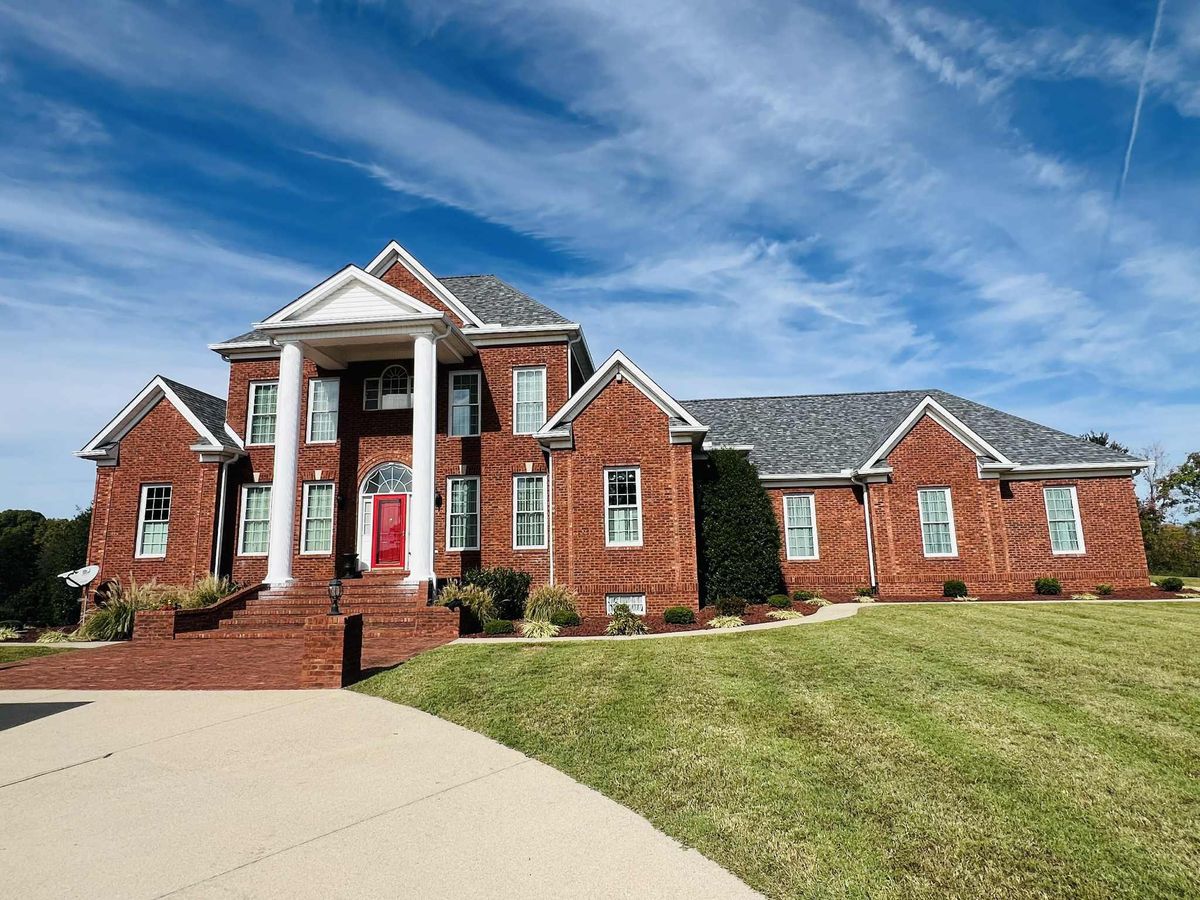 Shingle Roofing systems for KY Gutter Pro & Specialty Roofing Systems in Monticello, KY