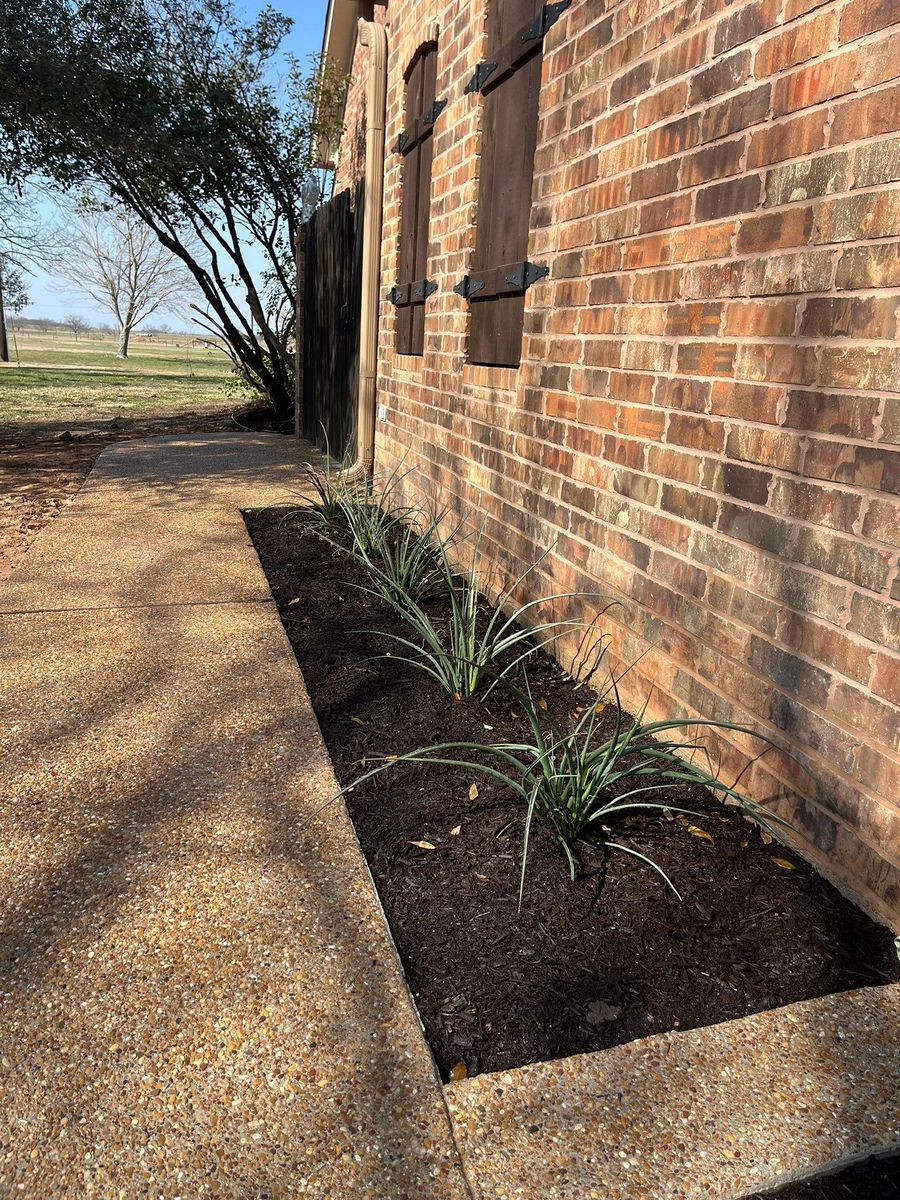 Mulch Installation for Piña’s Lawncare in Limestone County, TX