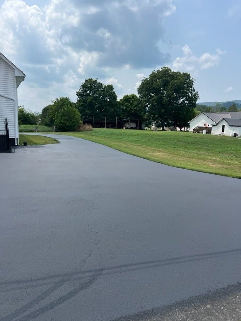Sealcoating for Asphalt Animals in Little Rock, AR
