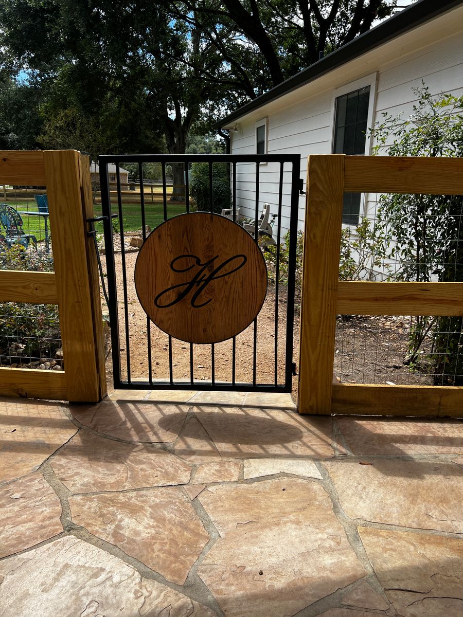 Metal Fencing for Arnold Construction in Magnolia, TX