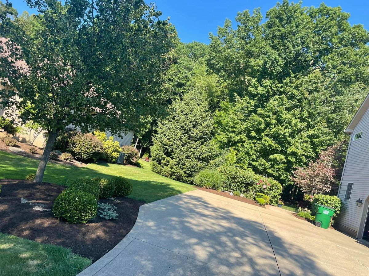 Mulching for Reynoso’s Fencing & Lawn Care in Painesville, OH