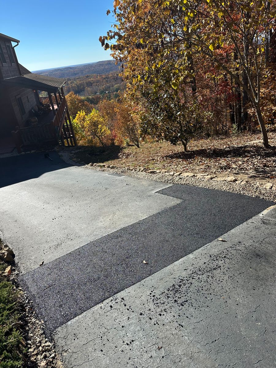 Asphalt Paving for Metzler Paving and Sealcoating LLC in Jacksboro, TN