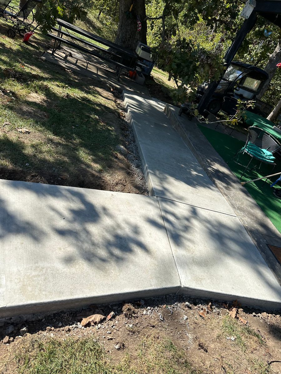 Sidewalk Installation for Walker Concrete LLC in Kahoka, MO
