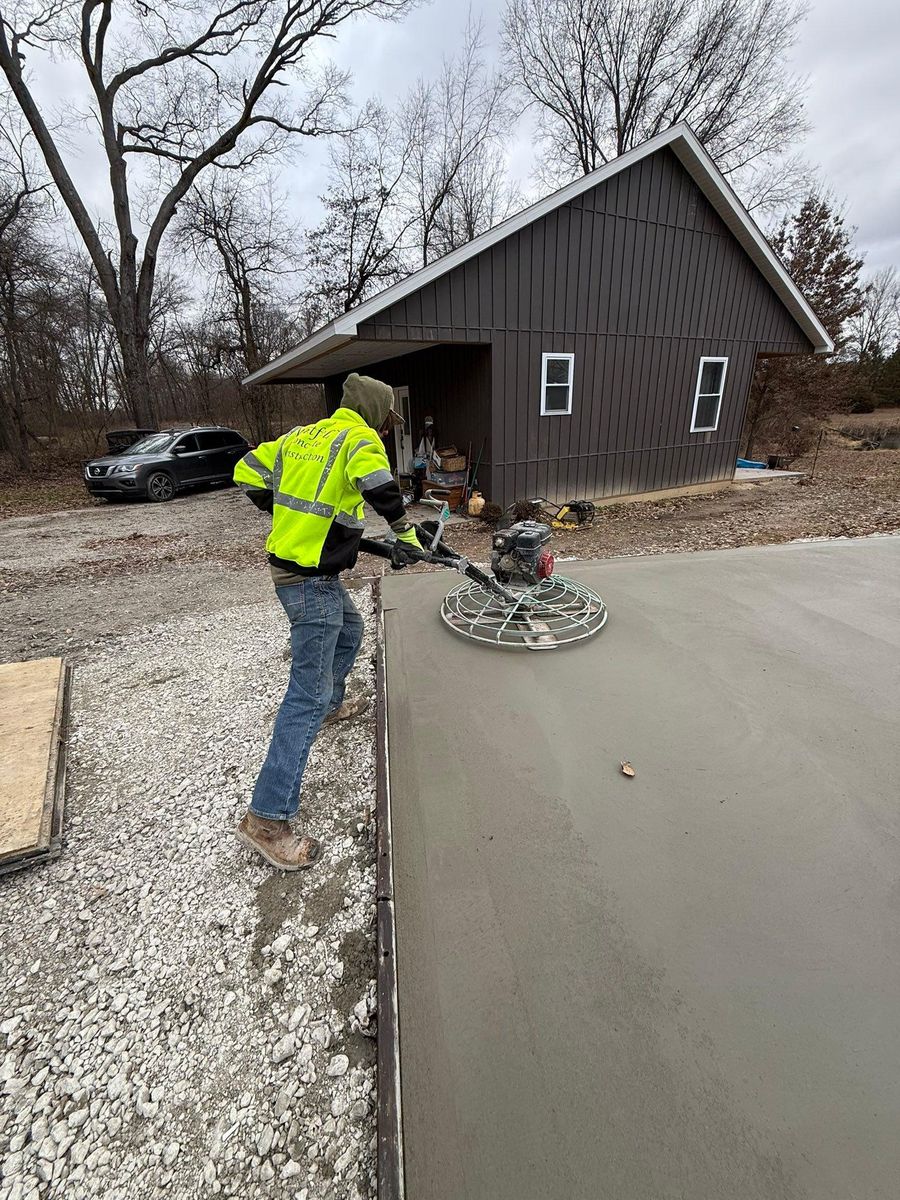 Porches, Patios, & Firepits for Whitfield Concrete Construction in Solsberry, IN