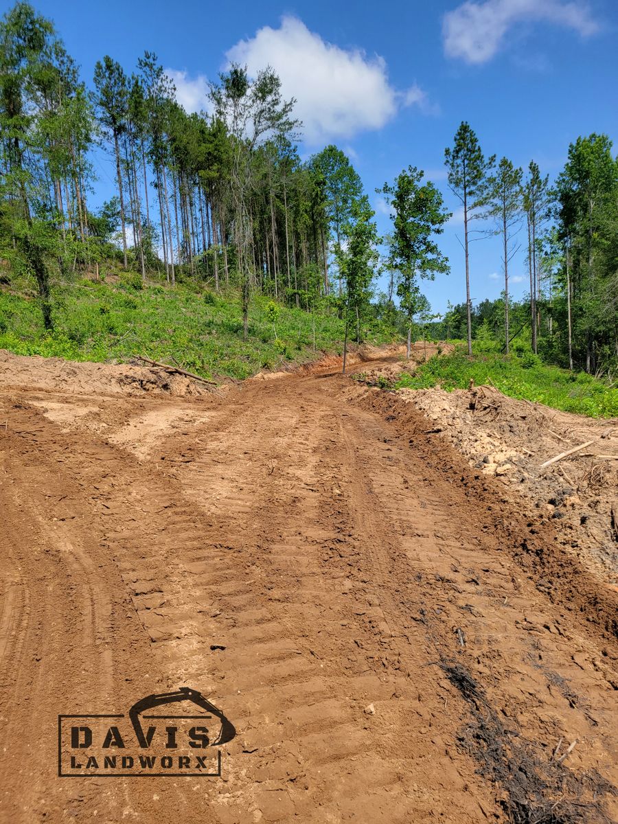 Dozer Services for Davis Landworx in Clanton,  AL