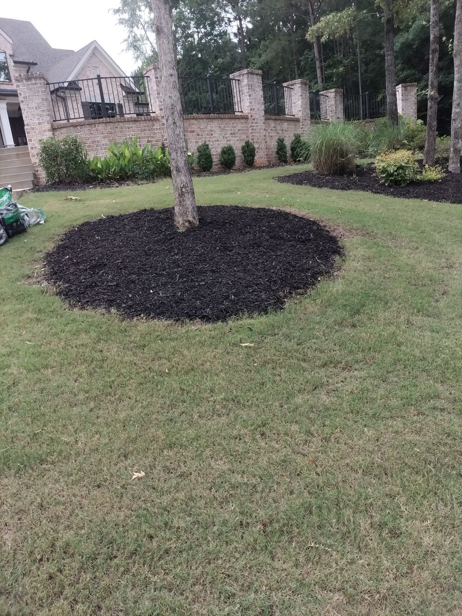 Mulch Installation for Fresh Cut Yard & Lawn Care LLC in Forsyth, GA