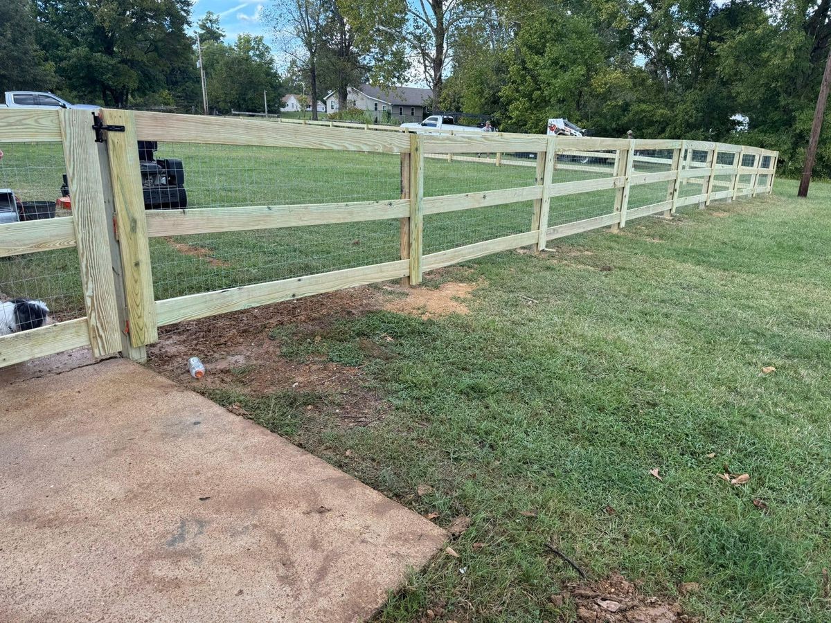 Fence Repair and Maintenance for Manning Fence, LLC in Hernando, MS