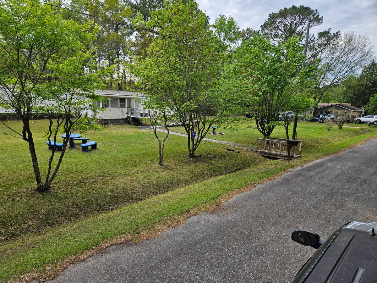 Landscape Maintenance for Just Mow and Go Lawn Service, LLC in New Bern, NC