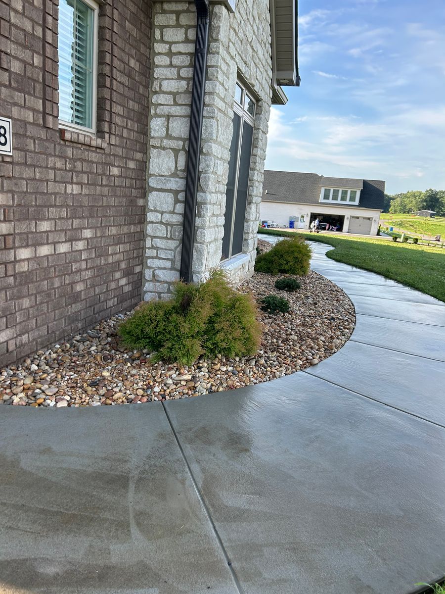 Mulch Installation for Optimum Tree Service And Landscaping in Bowling Green, KY
