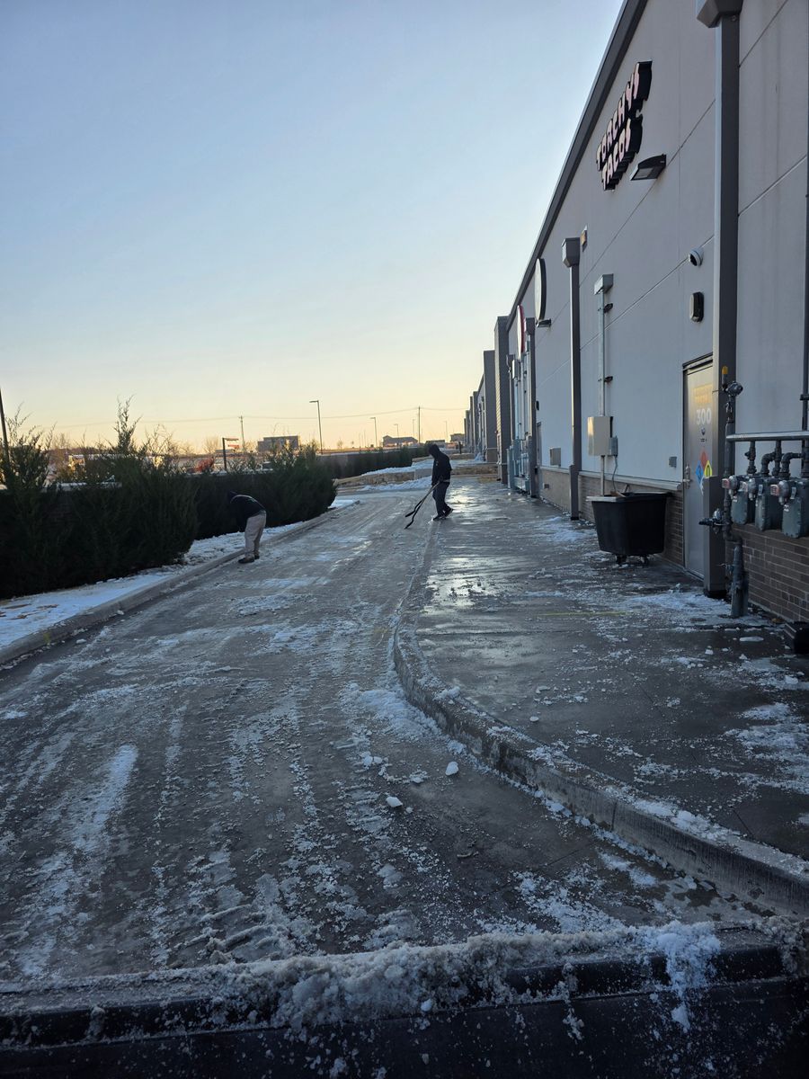 Salt Spreading (Ice Melt Application) for RACSO RDZ LLC in McKinney, TX