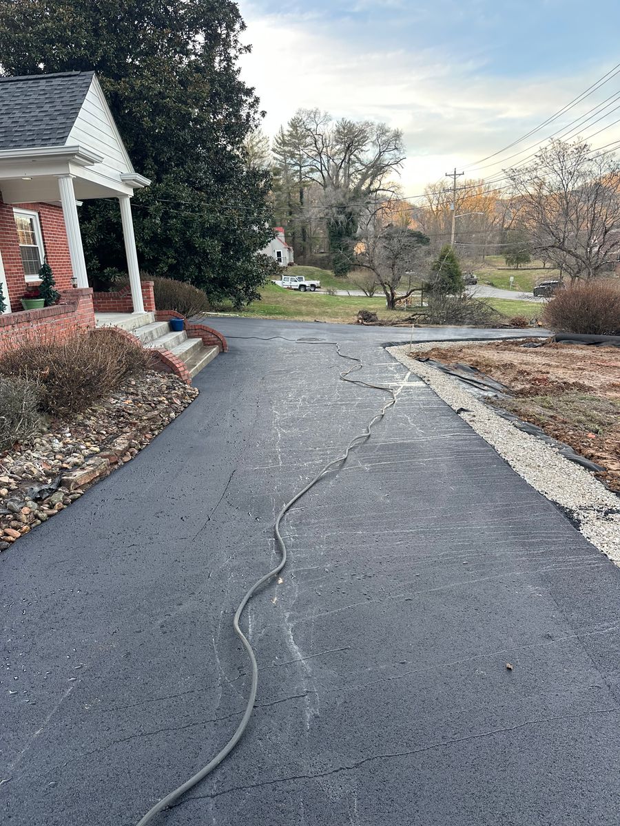 Asphalt Seal Coating for Metzler Paving and Sealcoating LLC in Jacksboro, TN