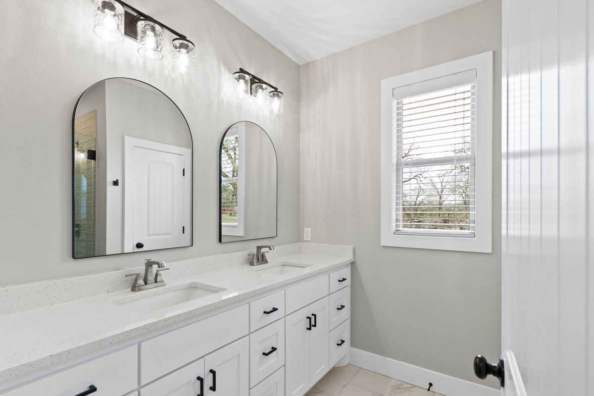 Bathroom Renovation for Easterling Homes in College Station, TX