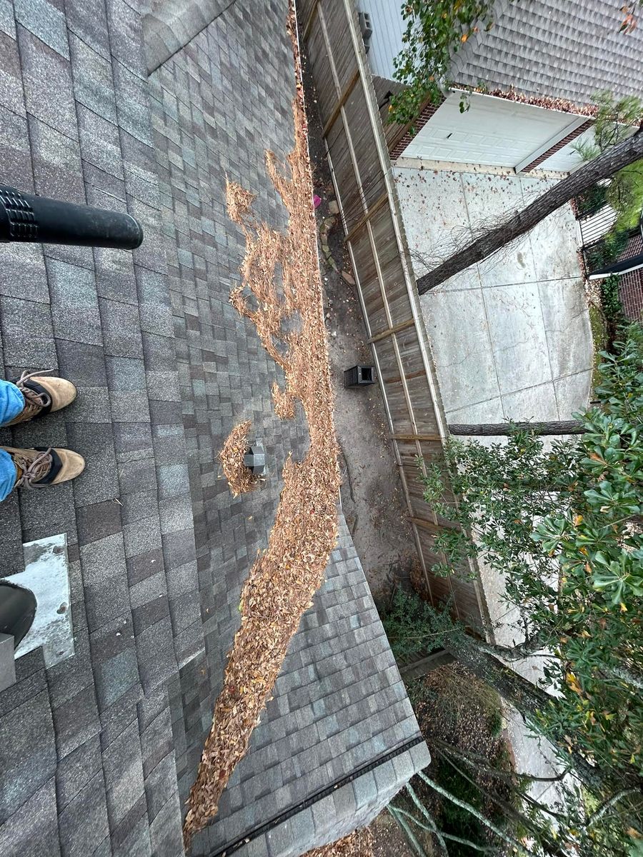 Gutter Cleaning for Everyday Pressure Washing in The Woodlands, TX