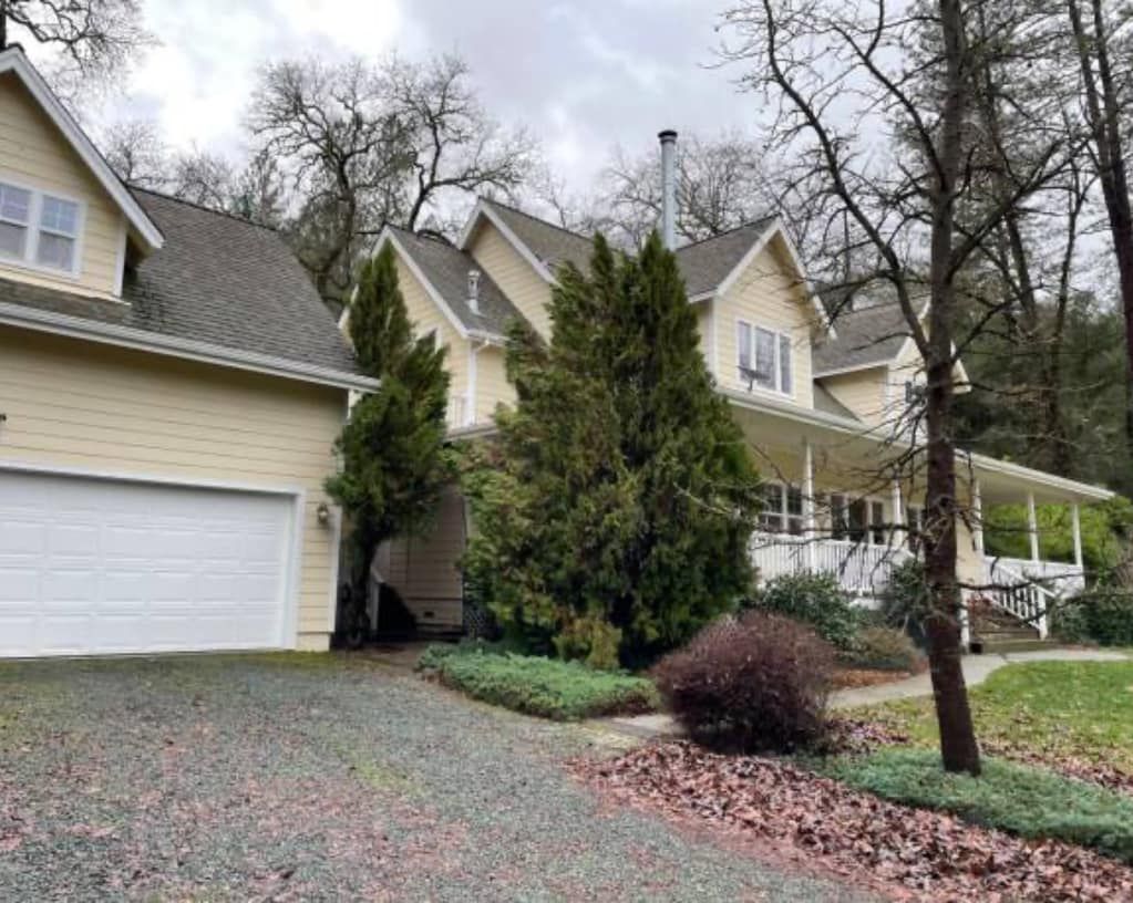 Driveway and Sidewalk Cleaning for United Soft Wash in Windsor, CT