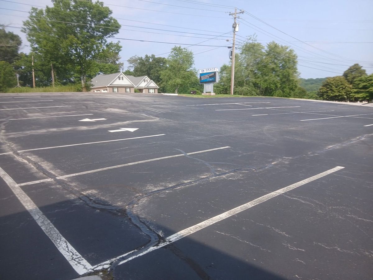 Sealcoating for Asphalt Animals in Little Rock, AR