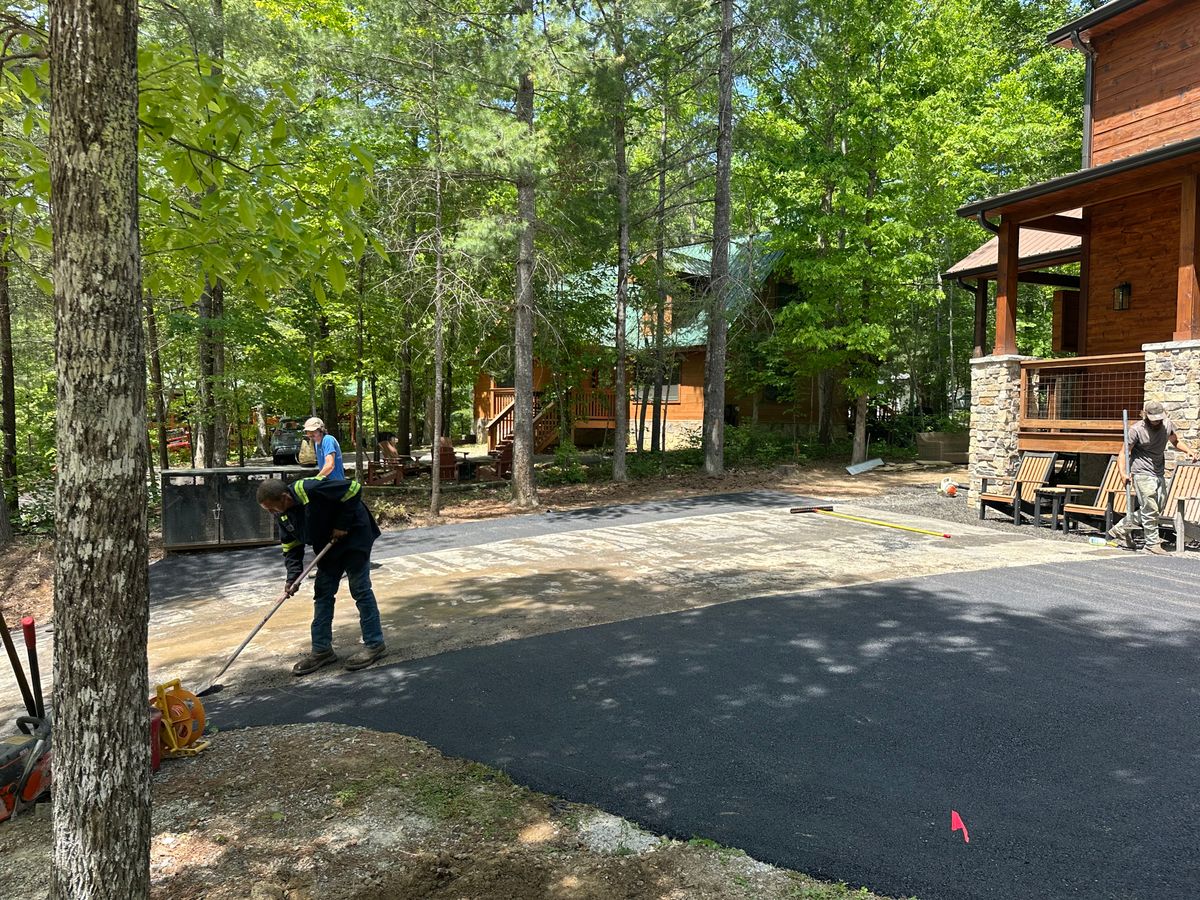 Asphalt Paving for Metzler Paving and Sealcoating LLC in Jacksboro, TN